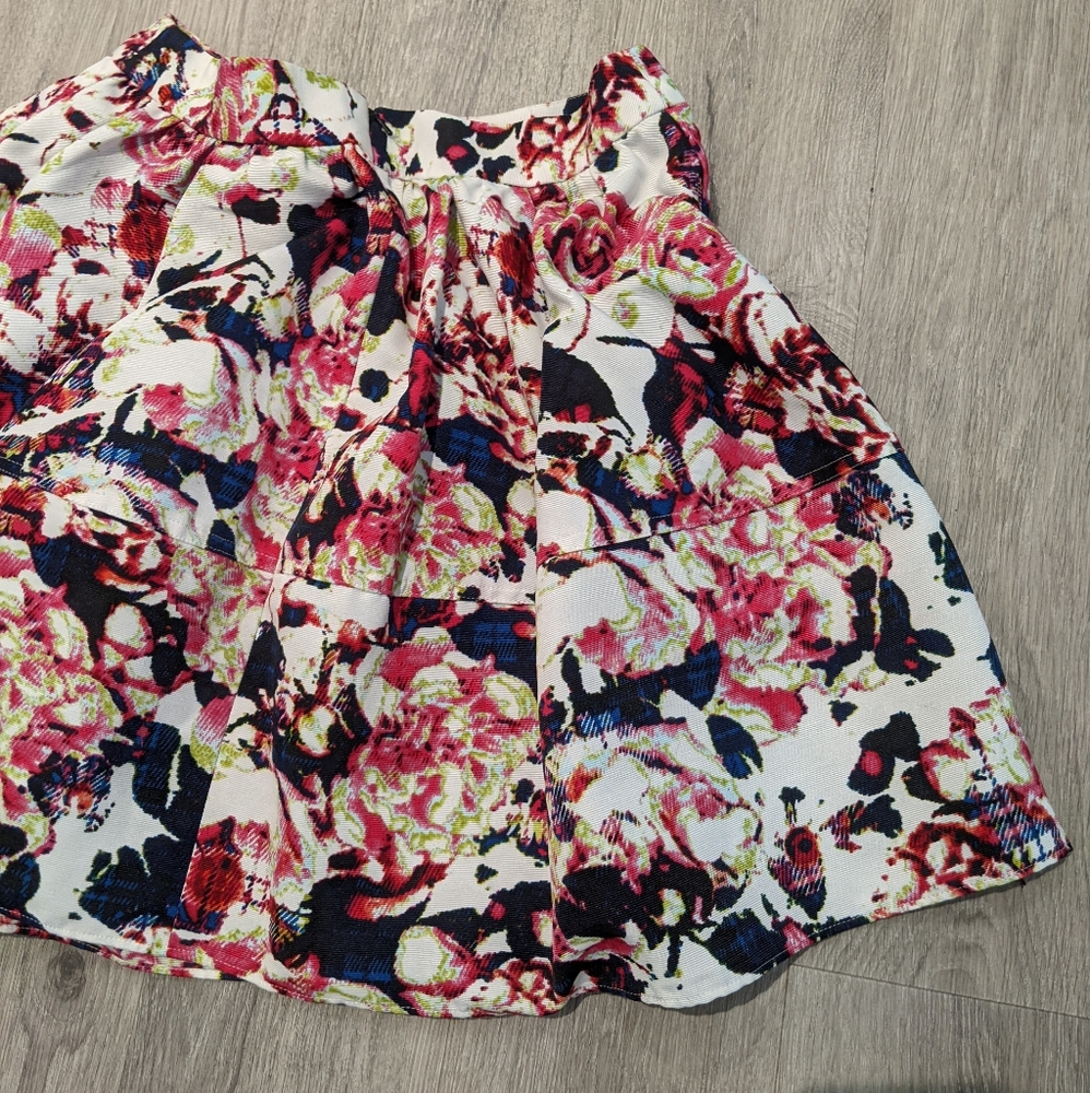 Express skirt. Skater skirt. Flare skirt.